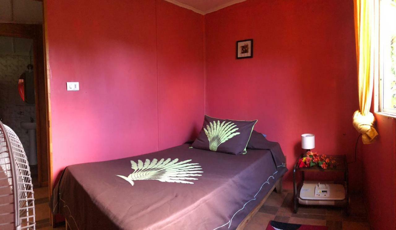 Hostal Vaihere Hanga Roa Exterior photo