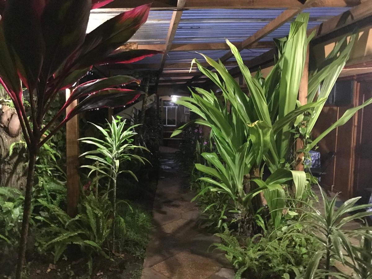 Hostal Vaihere Hanga Roa Exterior photo